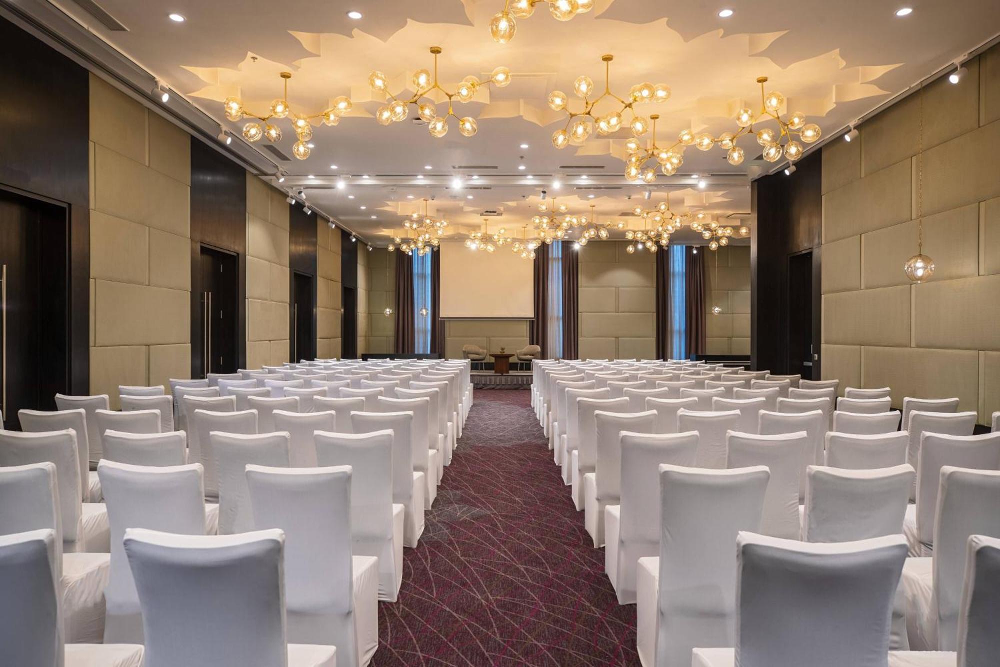 Renaissance Bengaluru Race Course Hotel Exterior photo